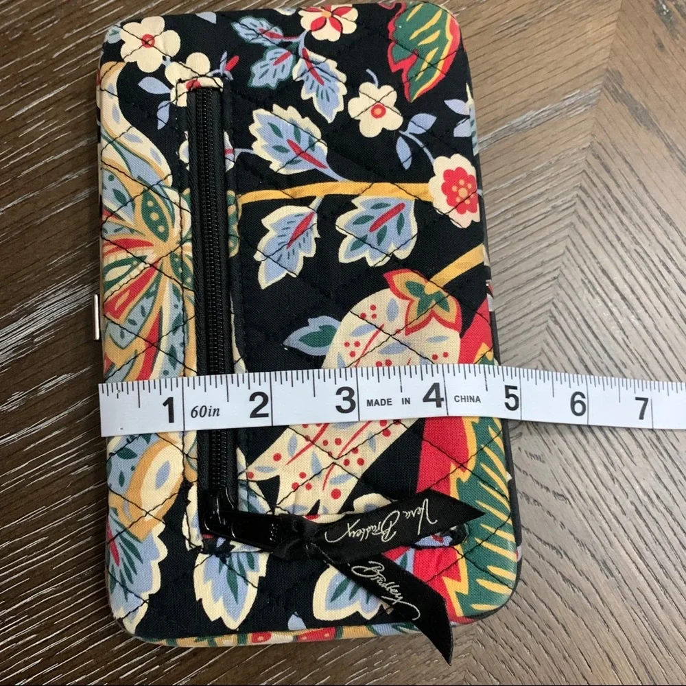 Vera Bradley 2010 Versailles quilted cloth clutch